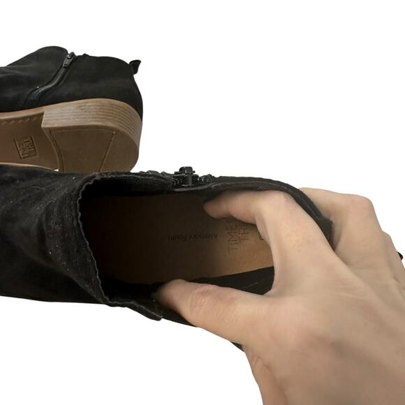 Black Ankle Booties Faux Leather Suede Round Toe Zip Time & Tru 9 Wide - Picture 6 of 6